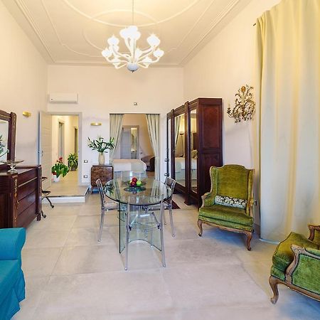 Waterfront Suites Каляри Екстериор снимка