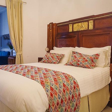 Waterfront Suites Каляри Екстериор снимка