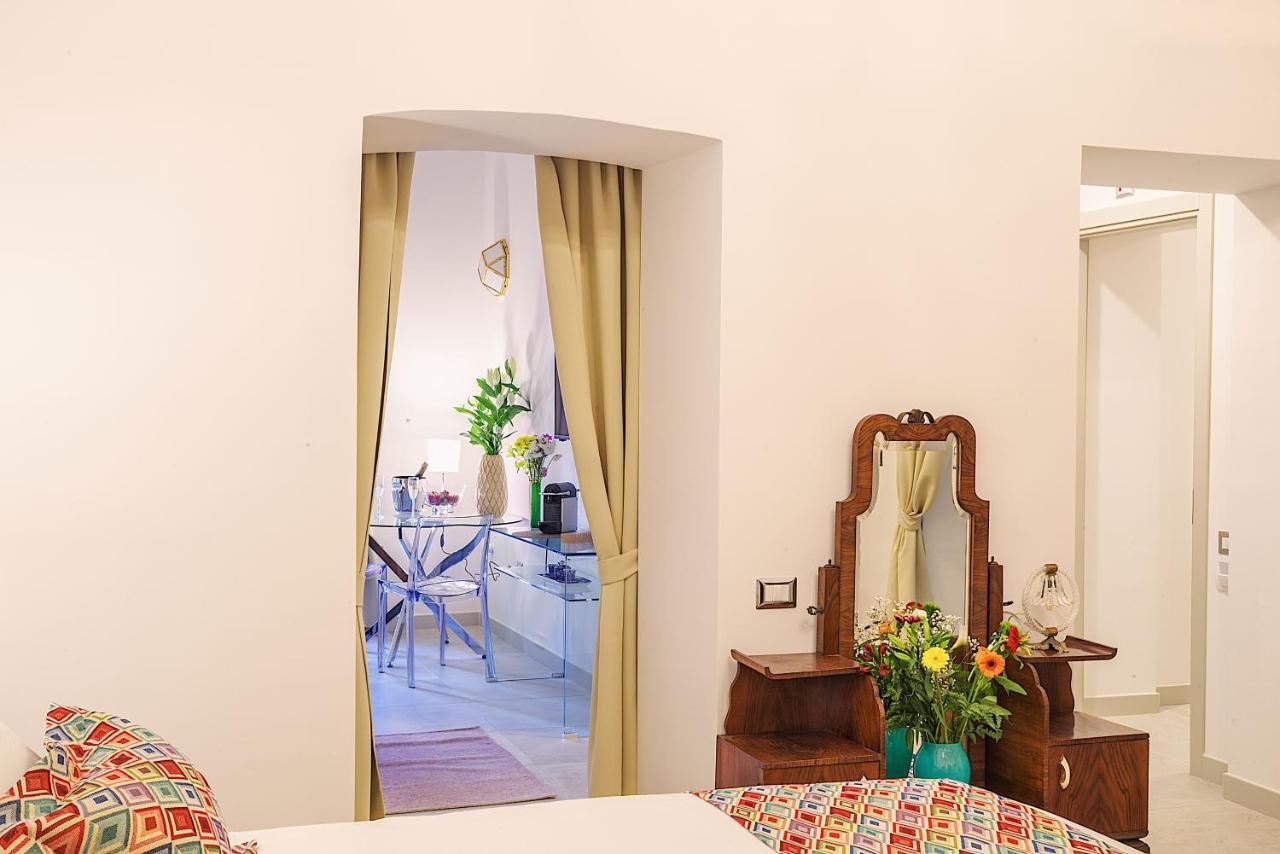 Waterfront Suites Каляри Екстериор снимка
