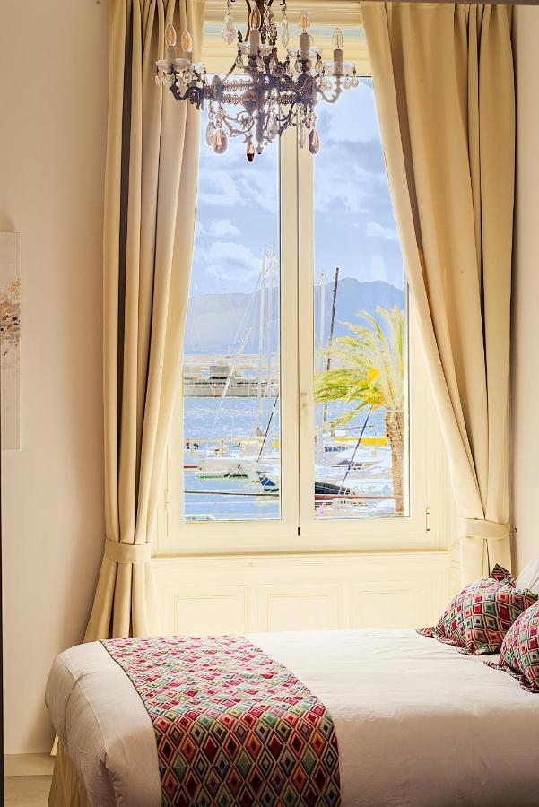Waterfront Suites Каляри Екстериор снимка