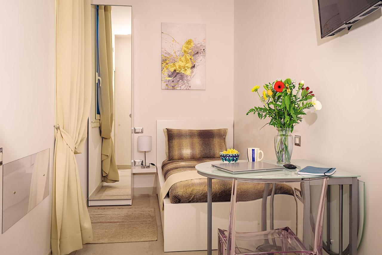 Waterfront Suites Каляри Екстериор снимка