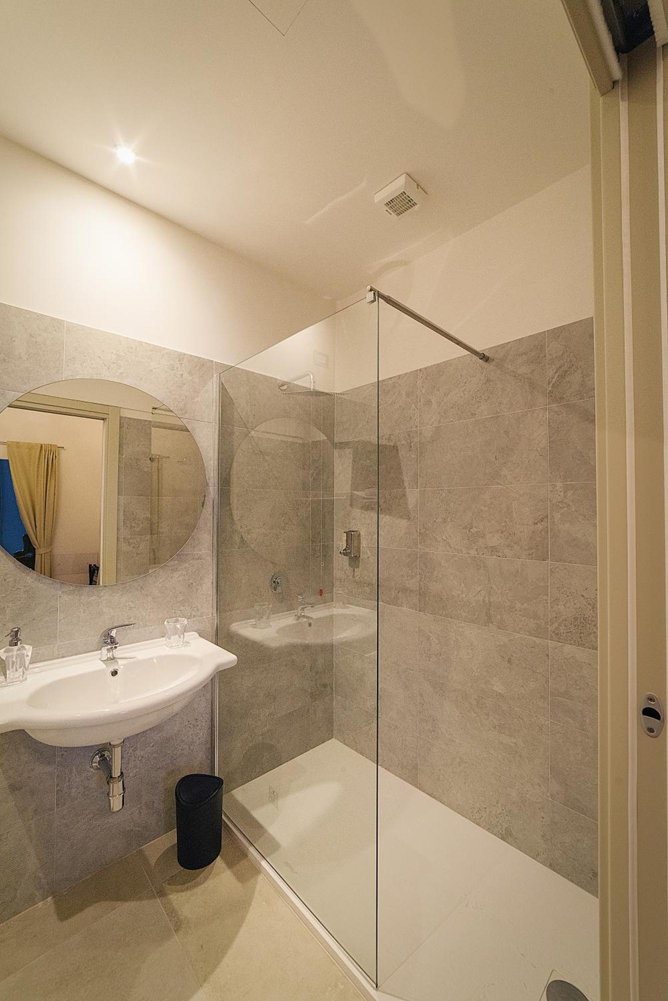 Waterfront Suites Каляри Екстериор снимка